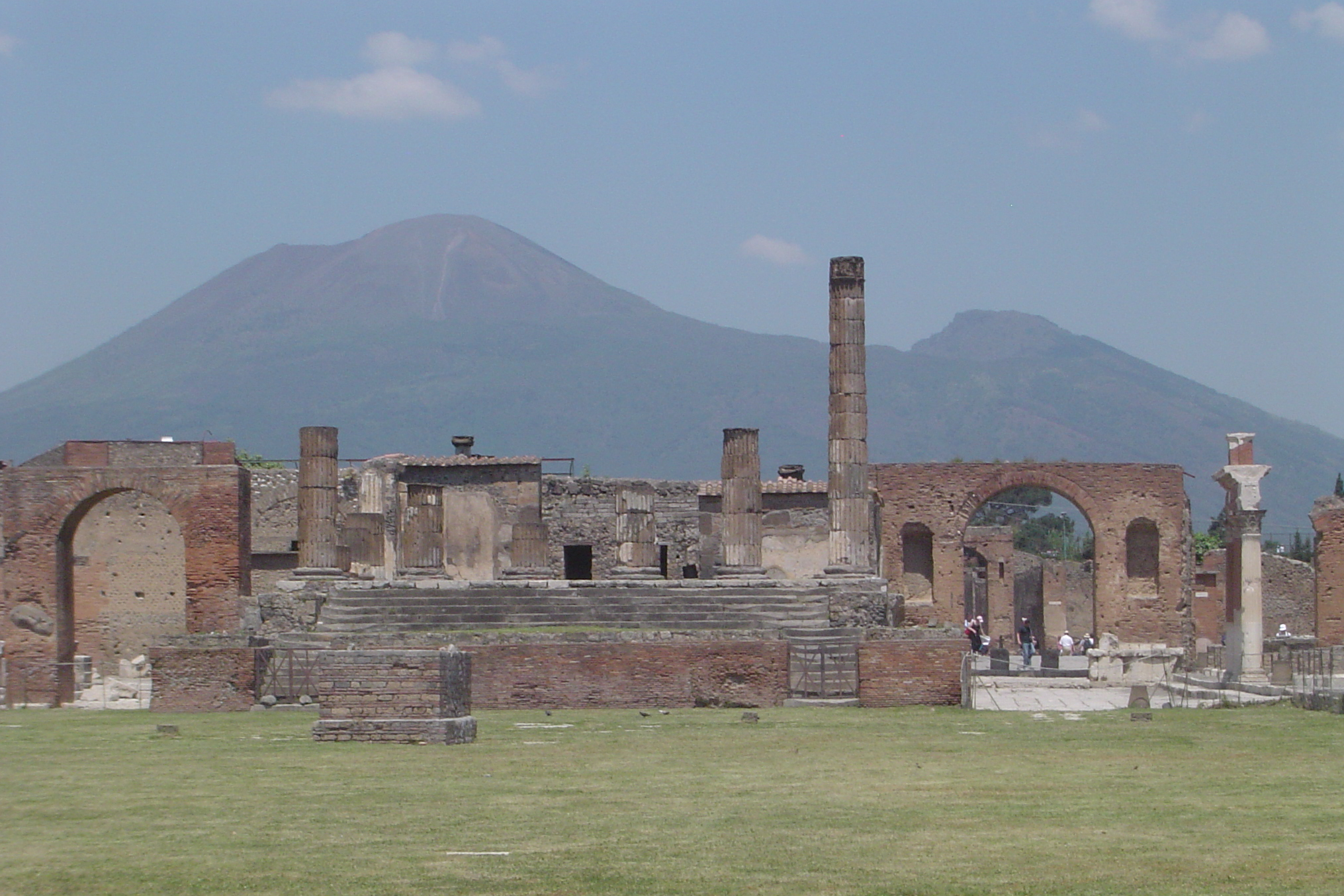 The town in Italy is a ruin.
