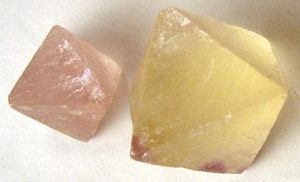 Perfedt octahedral cleavage in fluorite generates octagon-shaped cleavage flakes.