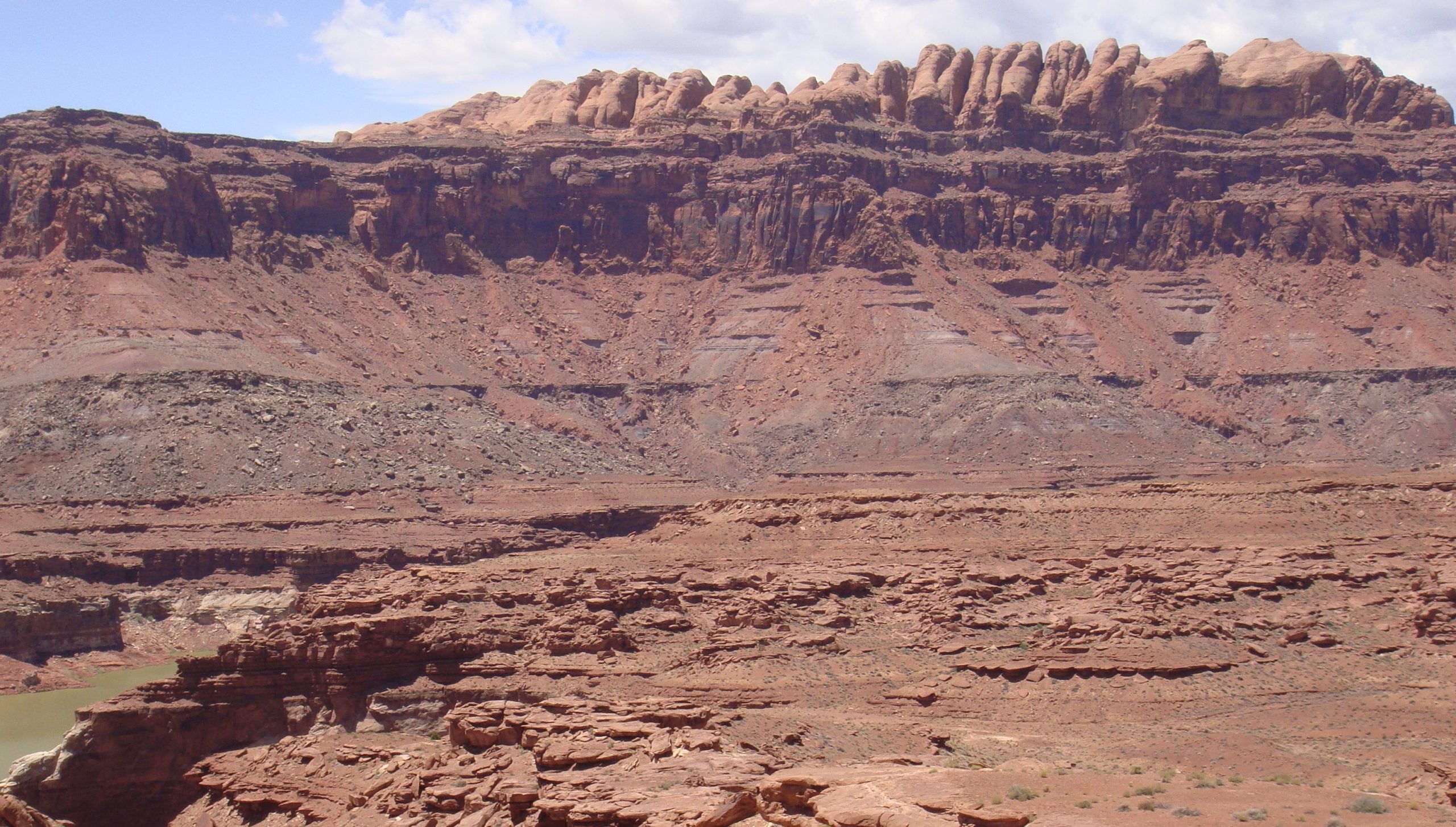 Photo of strata in Utah lying horizontal