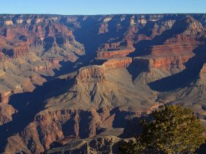 The canyon has many cliffs and slopes.