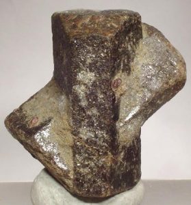The brown minerals are replicated in different directions