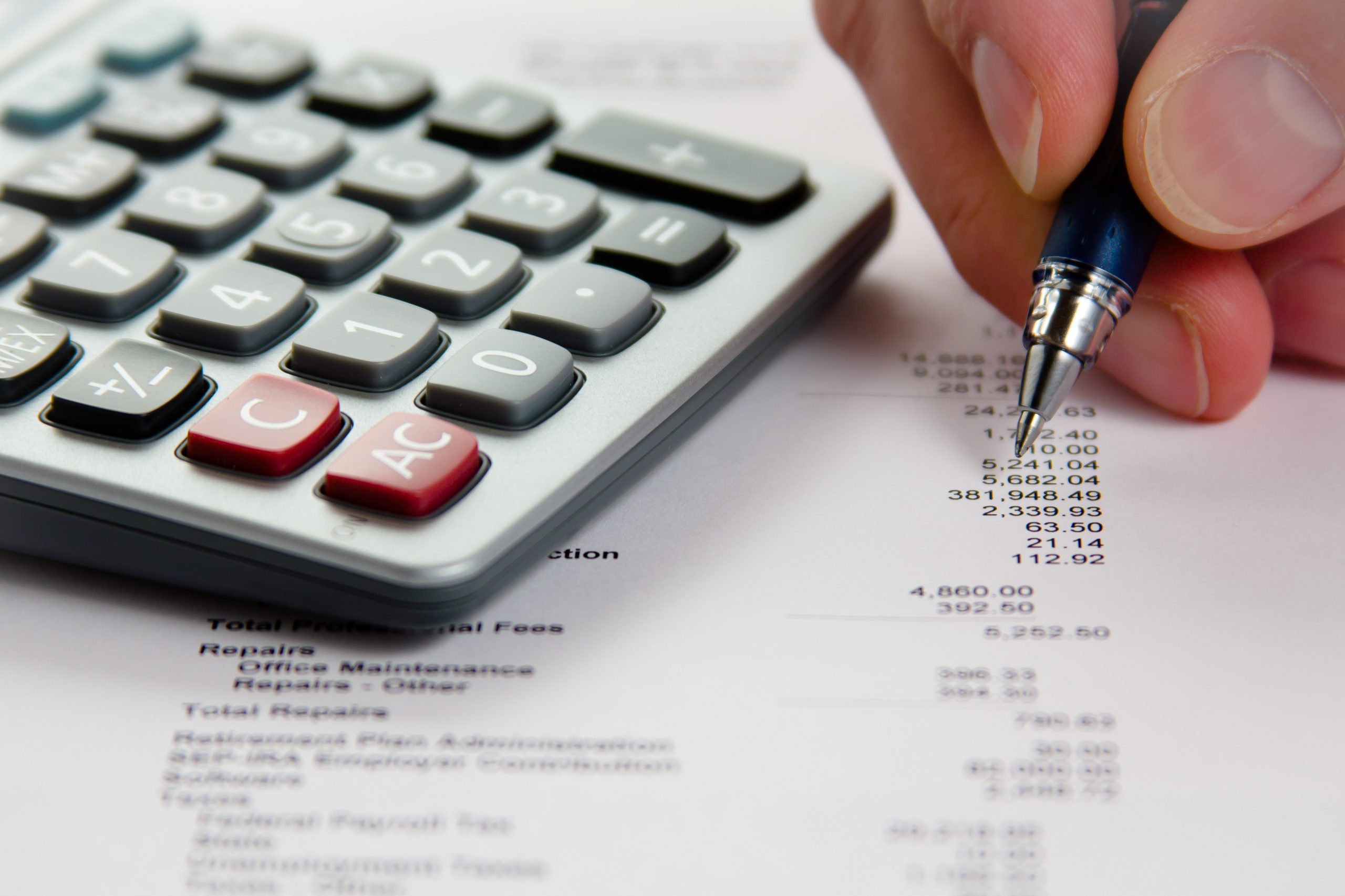 “Analyzing_Financial_Data_(5099605109).jpg” by Dave Dugdale is licensed under CC BY-SA 2.0 Photo showing closeup of hand holding pen over expense sheet, with calculator to side