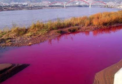Yellow River turned red from pollution