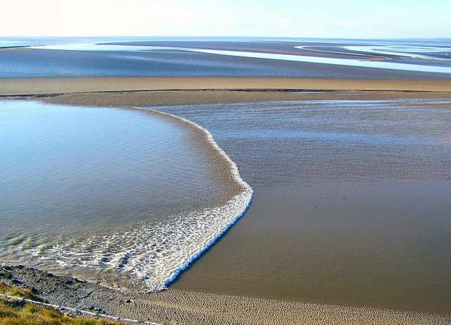 Photograph of a tidal bore near Silverdale in the United Kingdom