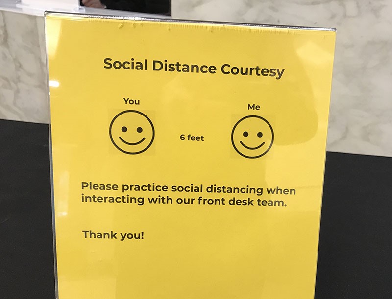 Image of a sign reminding people to maintain social distancing during COVID-19