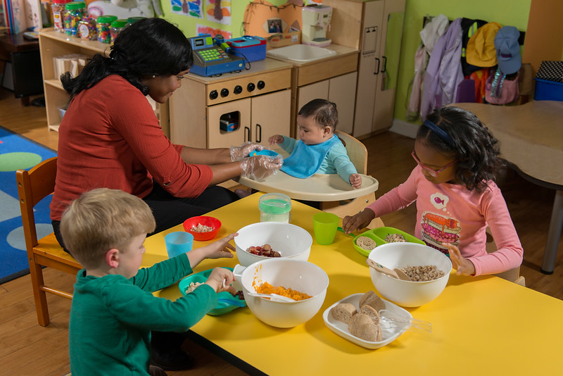 Preschool children eating lunch