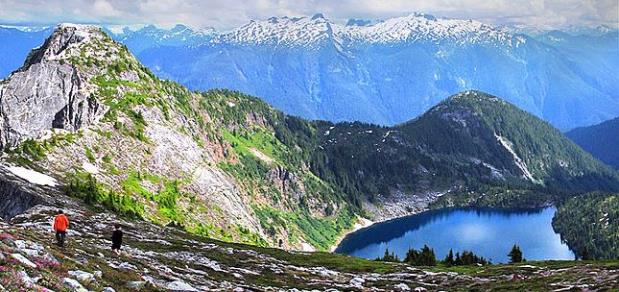 Lower Thornton Lake, a tarn, in the Northern Cascades National Park, Washington.