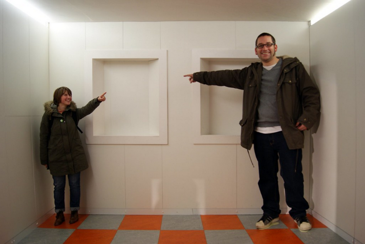 Ames room man on right appears larg