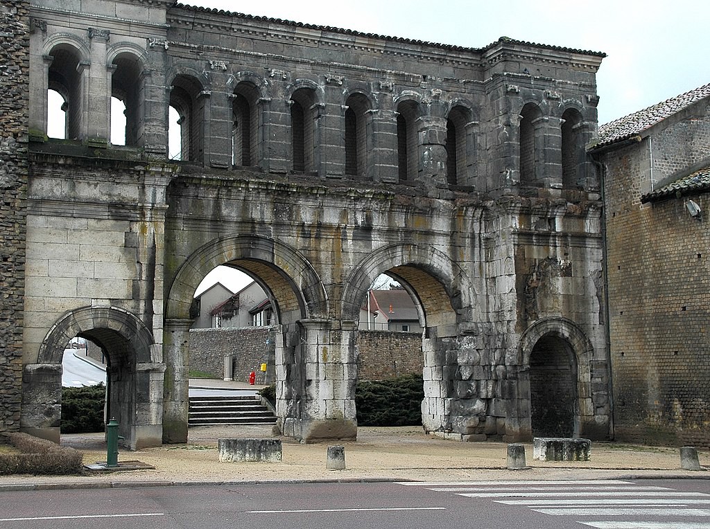 A Roman gate with two large arches and a smaller arch on each end. A second story of arches resemble clerestory windows.
