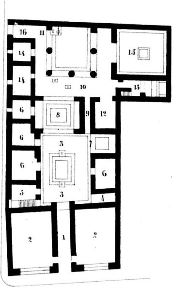 Ground plan revealing a ventral area surrounded by other rooms. Two large rooms are in front and a hall between them serves as entrances to the interior areas.