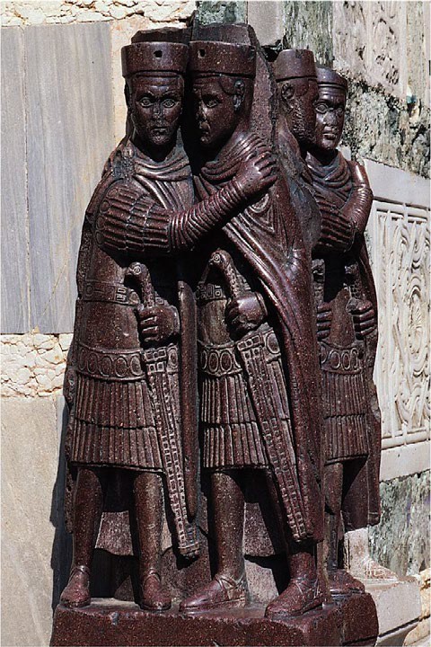 A photo of the sculpture for comparison to Trajan’s column. Refer to the text for details.