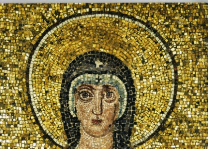 A close-up of Mary’s head. Above them is the strip with clerestory windows and the saints standing between them.