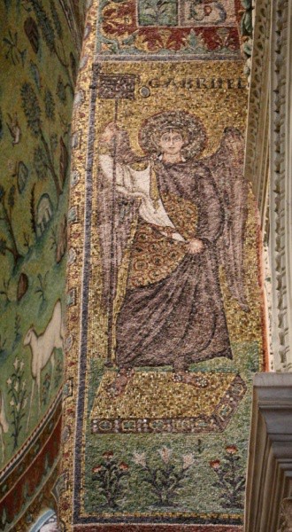 An angel that is nearly identical to the one on the north pier.