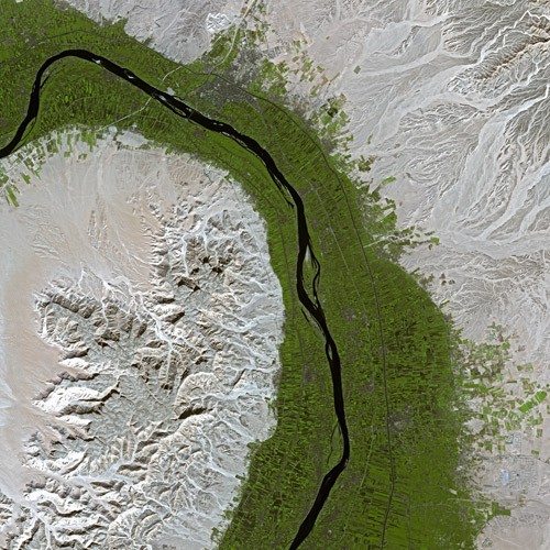 Aerial view of the Nile River indicating the green area along the shore that is fertilized by the yearly flooding.