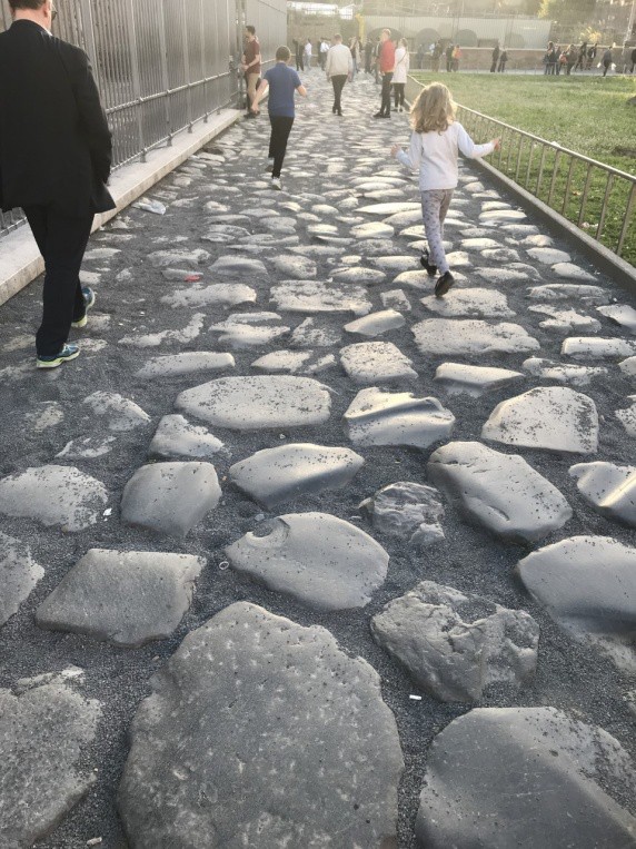 Roman street paved with large stones.