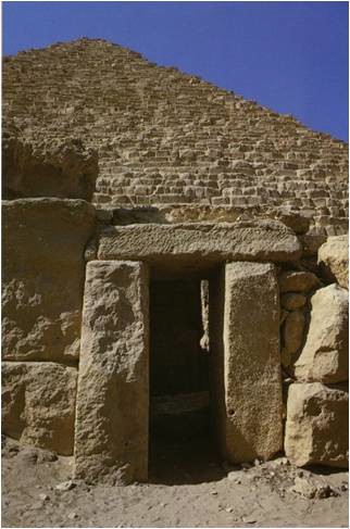 Post-and-lintel construction forming the entrance to Menkaure’s mortuary temple.