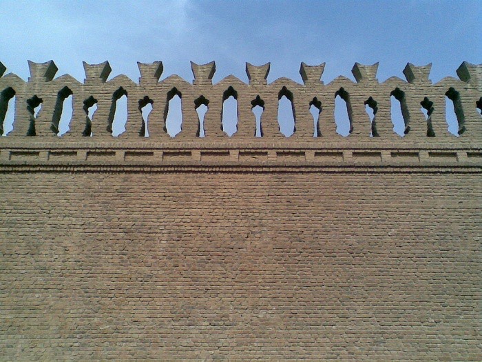 Mosque of Ibn Tulun, crest of figures on top of the courtyard wall.