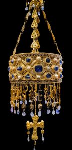 The Votive same golden crown seen in an earlier section.