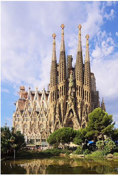 Antoni Gaudi, Sagrada Familia, Barcelona, Spain.1883-1926.